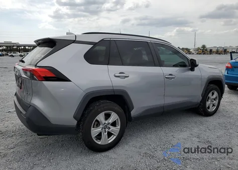 2020 Toyota Rav4 Xle z USA, uszkodzony, nr VIN 2T3W1RFV4LC074991